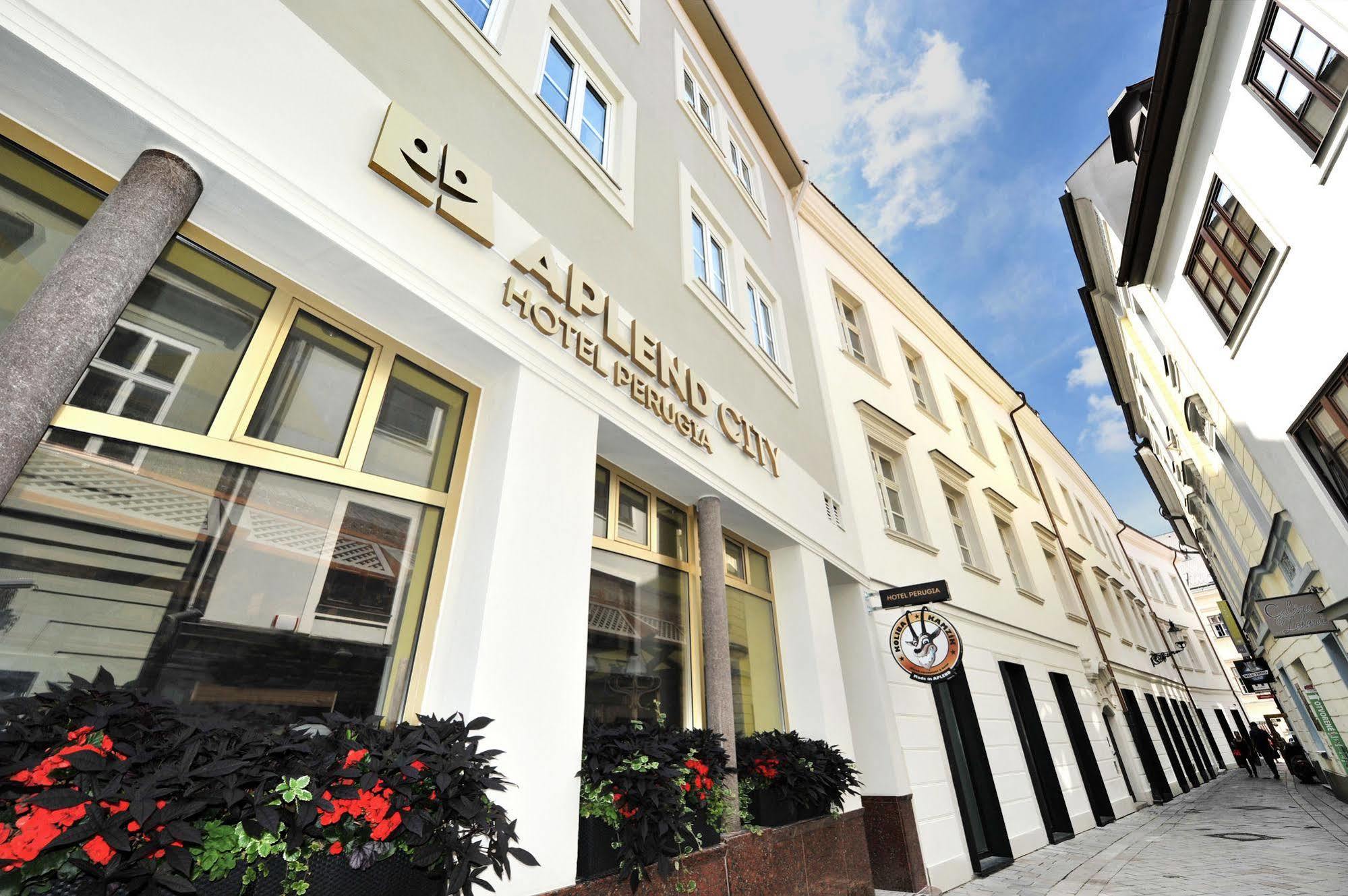 APLEND CITY Hotel Perugia Pressburg Exterior foto